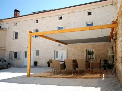 Ferienhaus für 8 Personen (220 m²) in Rovinjsko Selo 1/10