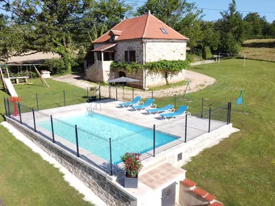 PoolOfHouse