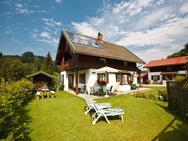 Wunderbares Grün rund ums Haus