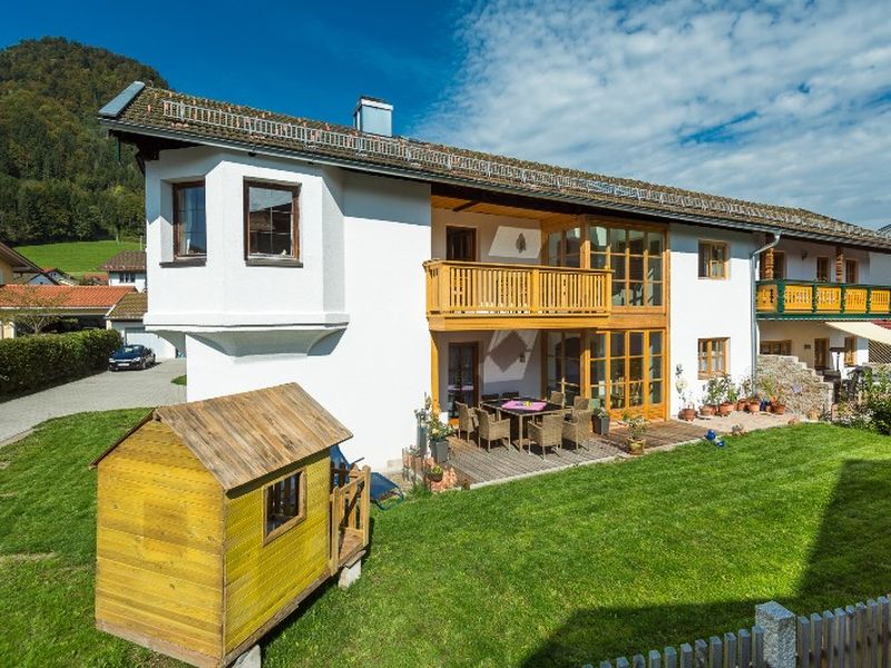 Balkon und Terrasse mit Garten