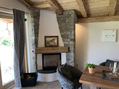 Chalet Hyggei- Kamin und Essbereich