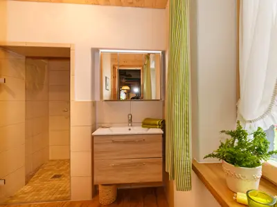 Bad mit ebenerdiger Dusche