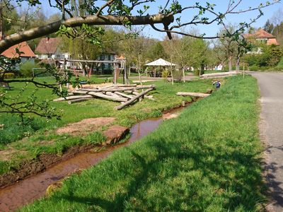 der gegenüberliegende Gemeindepark