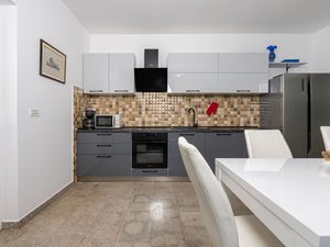 23945077-Ferienhaus-10-Ružici-300x225-5