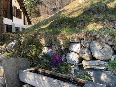 Der Brunnen am Weg zum Chalet Mahli