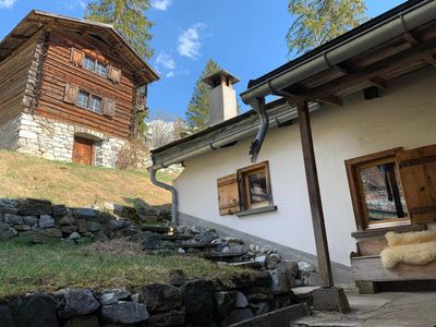 Der Zwischenbau mit Blick auf Chalet Mahlis Nachbarhaus