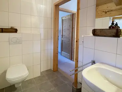 Ferienhaus Gollbichl Badezimmer Dusche/WC