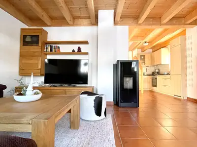 Blick ins Wohnzimmer und Küche