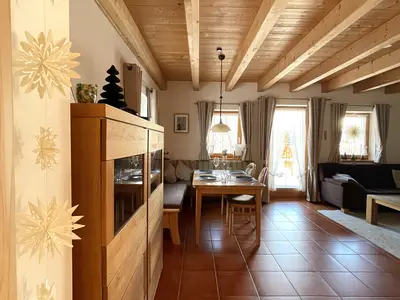 Highbord und Essecke