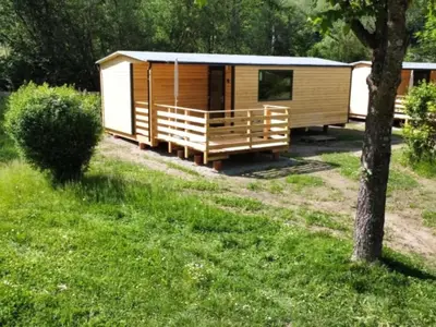 Außenseite Ferienhaus [Sommer]