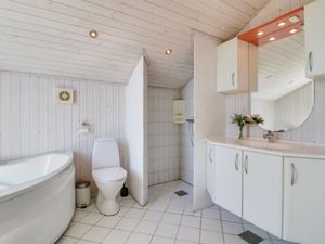 23864995-Ferienhaus-9-Sæby-300x225-1