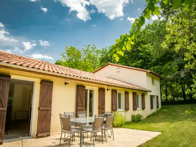 Außenseite Ferienhaus [Sommer]