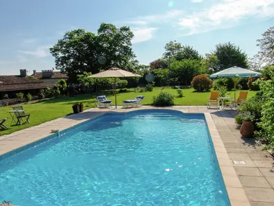 PoolOfHouse