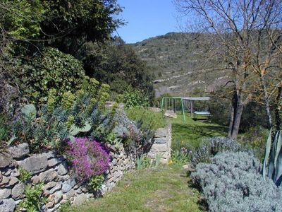 Le jardin jeux enfants vue sur les collines