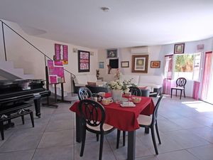 23032433-Ferienhaus-5-Sainte-Maxime-300x225-3