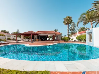 PoolOfHouse