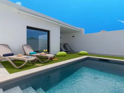 PoolOfHouse