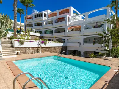 PoolOfHouse