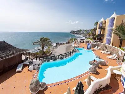 PoolOfHouse