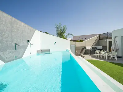 PoolOfHouse