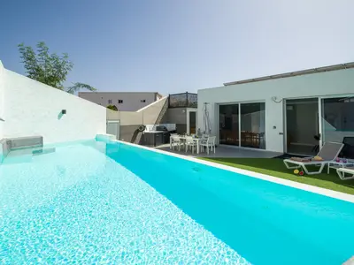 PoolOfHouse