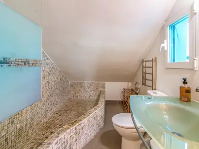 bathroom bathroom