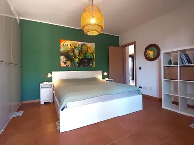 Großes Schlafzimmer, Bett 1,80