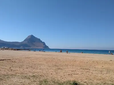Blick auf das Meer und den Monte Cofano