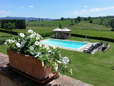 PoolOfHouse