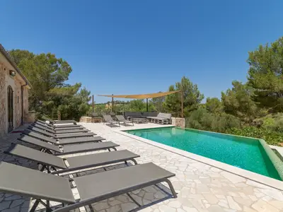 PoolOfHouse