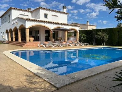 PoolOfHouse