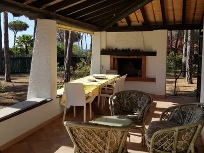 Veranda teilweise mit Meer- und Gartensicht
