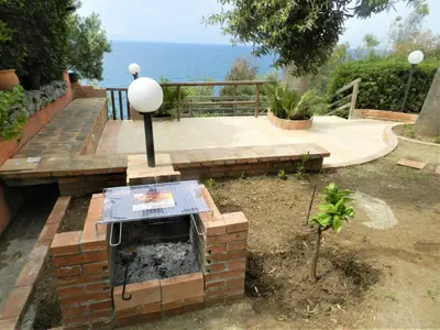 Garten. gemauertes Barbecue