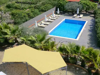 PoolOfHouse