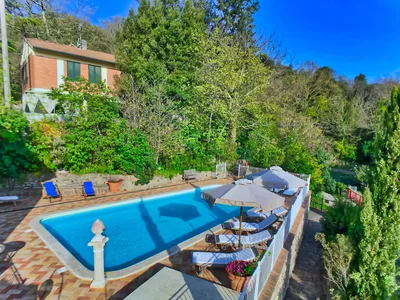 PoolOfHouse