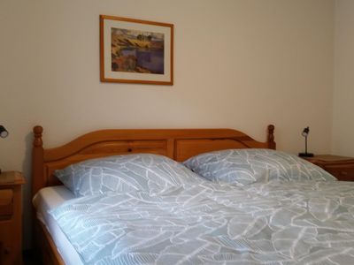 2 Schlafzimmer, 1 mit Doppelbett, EG