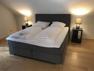 Schlafzimmer 1 mit Doppelbett