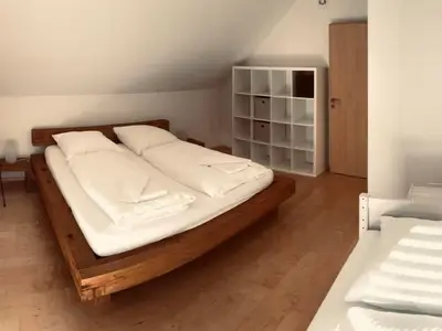 Schlafzimmer 3 mit Doppelbett und Einzelbett