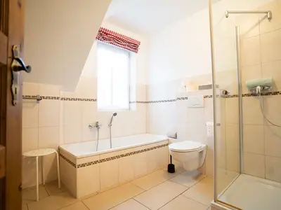 Badezimmer Feldscheune rechts