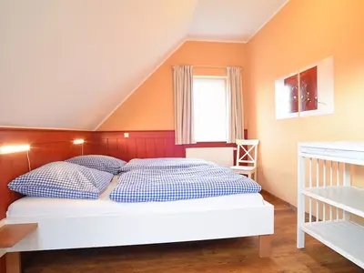 Schlafzimmer 1 DG Haus an der Weide rechts