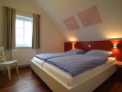 Schlafzimmer 2 DG Haus an der Weide rechts