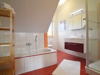 Badezimmer Haus an der Weide rechts