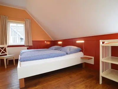 Schlafzimmer 1 DG Haus an der Weide links
