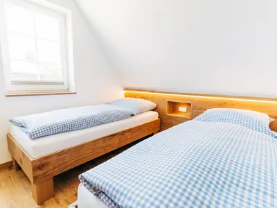 Schlafzimmer 1 Haus im Glück links
