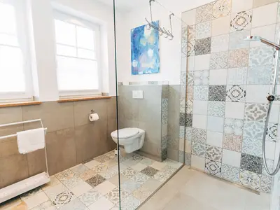 Badezimmer Haus im Glück links