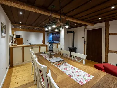 Aufenthaltsbereich zur Küche offen