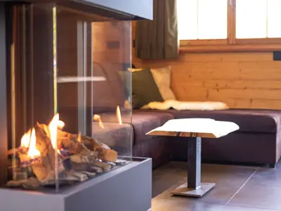 Wohnzimmer mit Kamin