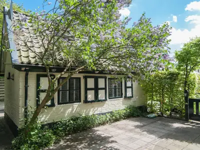 Außenseite Ferienhaus [Sommer]