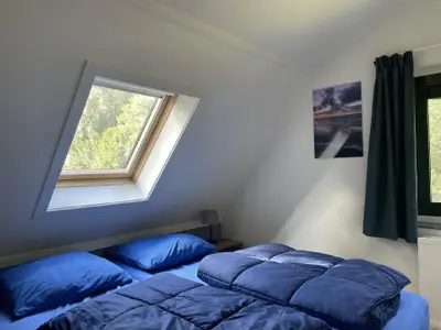 Schlafzimmer mit Doppelbett