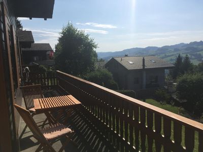 Balkon Ausblick, hier scheint die Sonne aus Richtung Bern.